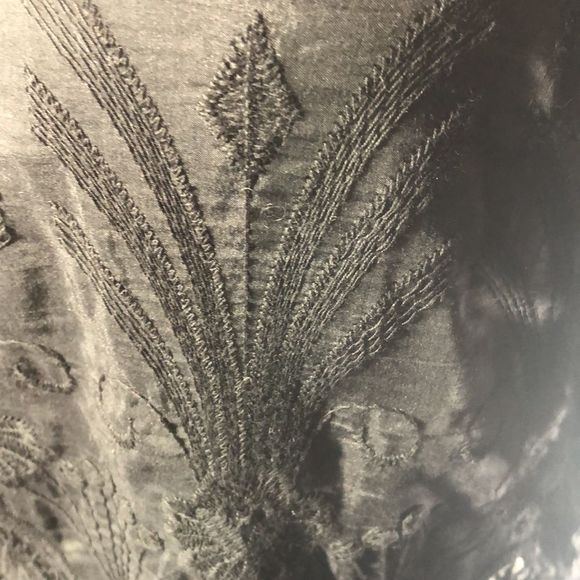 Gorgeous blouse boat neckline, embroidered with lace Banana Republic small NWOT - Picture 6 of 16